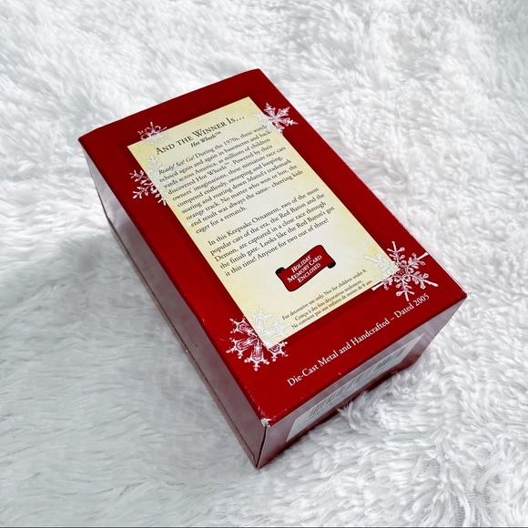 🏎 Hallmark Hot Wheels "and the Winner is..." Ornament - Picture 4 of 5